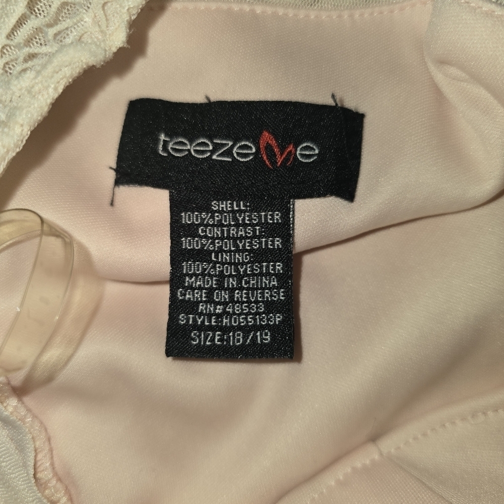 Teeze Me Floral and Lace Dress - Picture 2 of 3